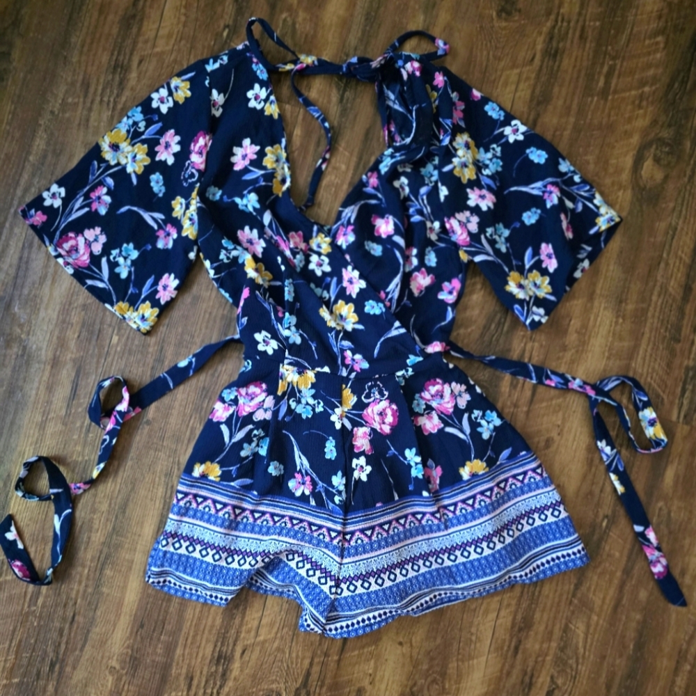 NWT Romper Tie Waist Francesca's XXS Navy Blue Floral Pink and Yellow